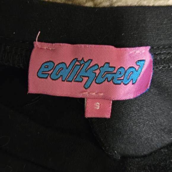 Chic Black Pants with Pink Accents - Picture 4 of 4